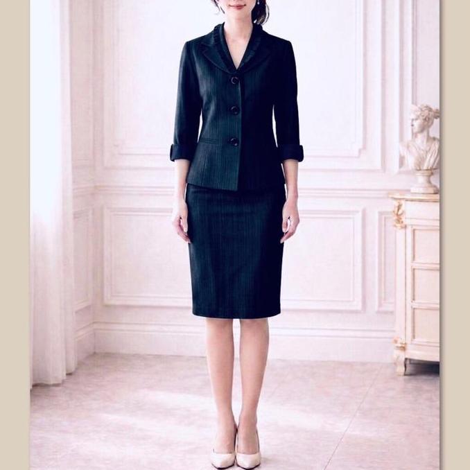 One set blazer wanita premium putih gading. Setelan blazer kerja wanita slimfit model terbaru. Set b