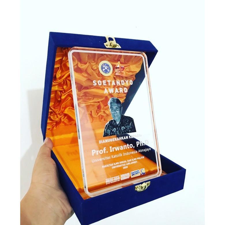 PLAKAT AKRILIK + BOX - PLAKAT AKRILIK CUSTOM