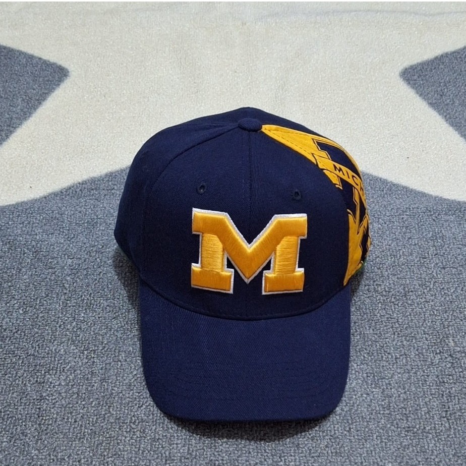 Topi logo M michigan biru blue navy simple cap preloved 2nd seken sekon secon pl bekas