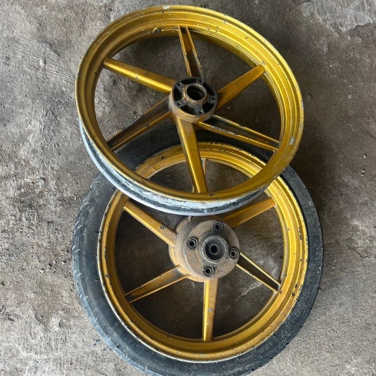 Velk Tapak lebar ring 17