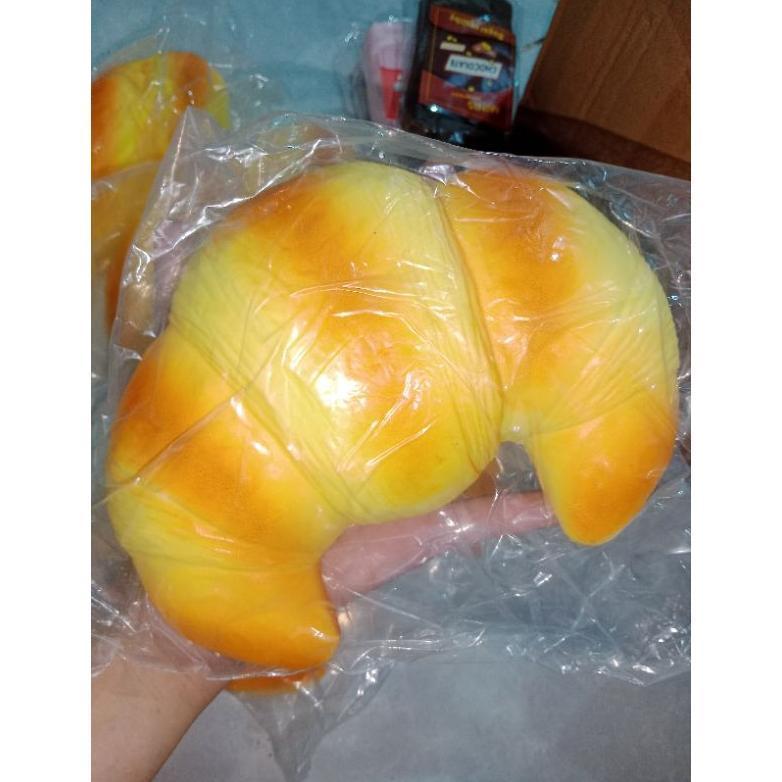 [BUTTER] Squishy Roti Croissant Super Jumbo Roti Palsu Squishy Makanan Slow Rising Scanted Squishy s