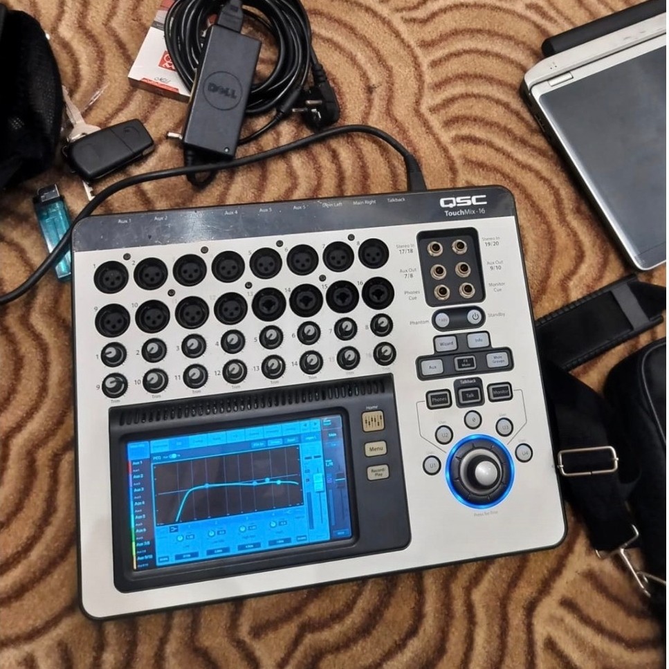Mixer Digital QSC Touchmix 16