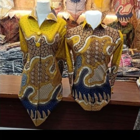 couple batik nuansa kuning