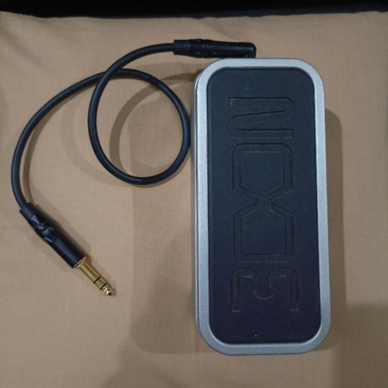 Zoom  FP02M expression pedal