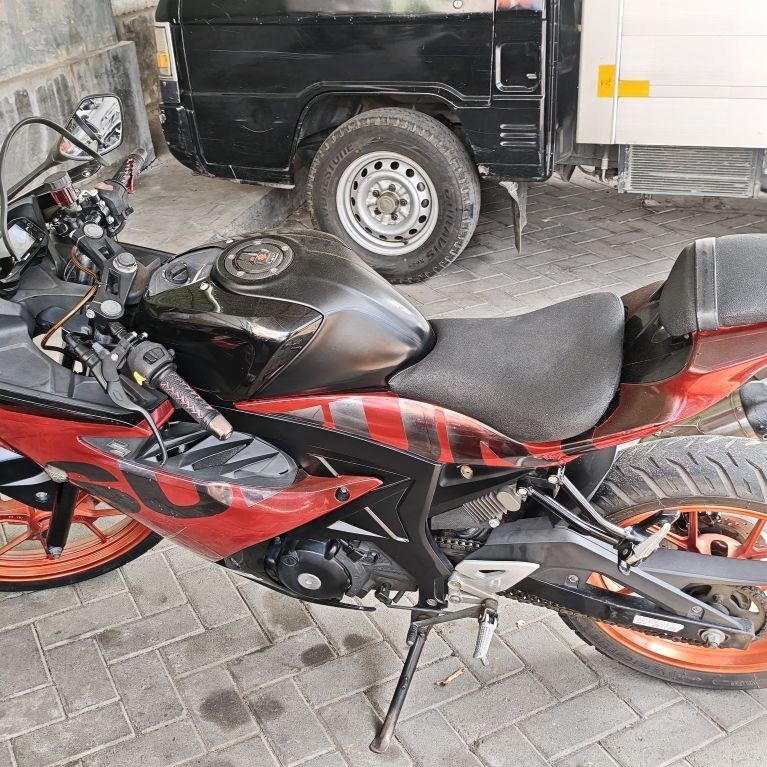 JUAL CEPAT MOTOR BEKAS Suzuki GSX- R150