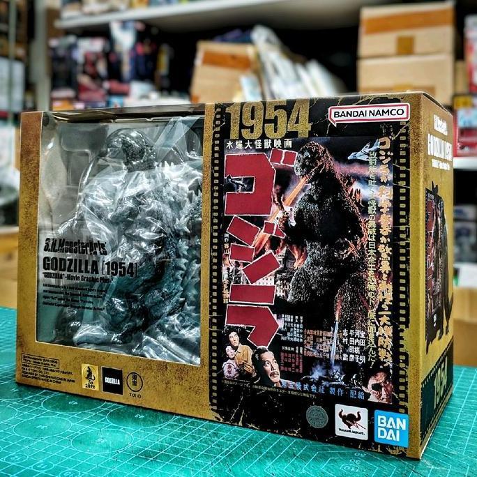 SHM SH Monster Arts Godzilla 1954 Movie Graphic Plus