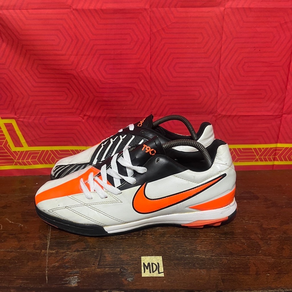 sepatu futsal Nike T90 Shoot IV size 43