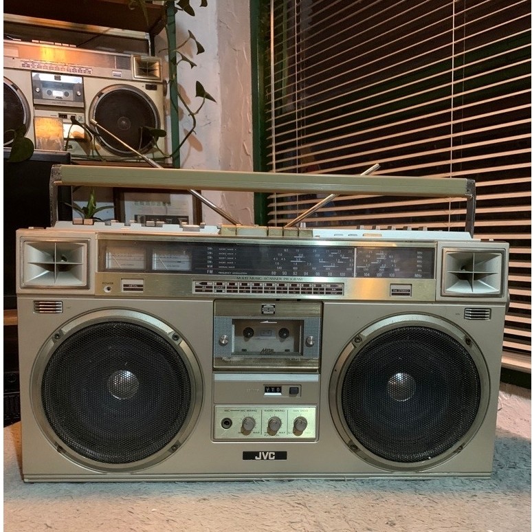 tape boombox jvc RC-M70W. mulus nyala
