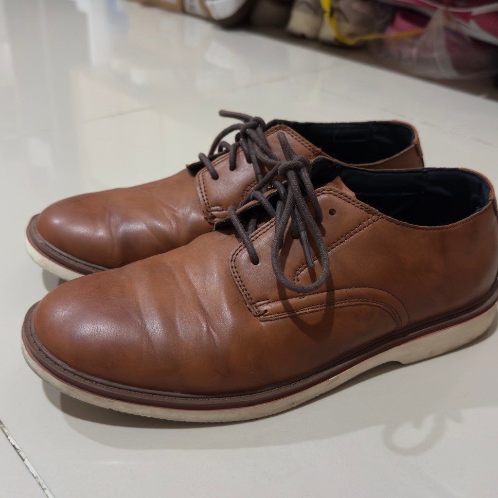 Sepatu Pria Coklat Payless