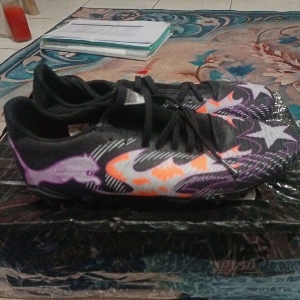 sepatu bola puma