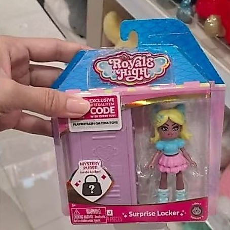 figure royale high surprise locker mainan roblox toys A