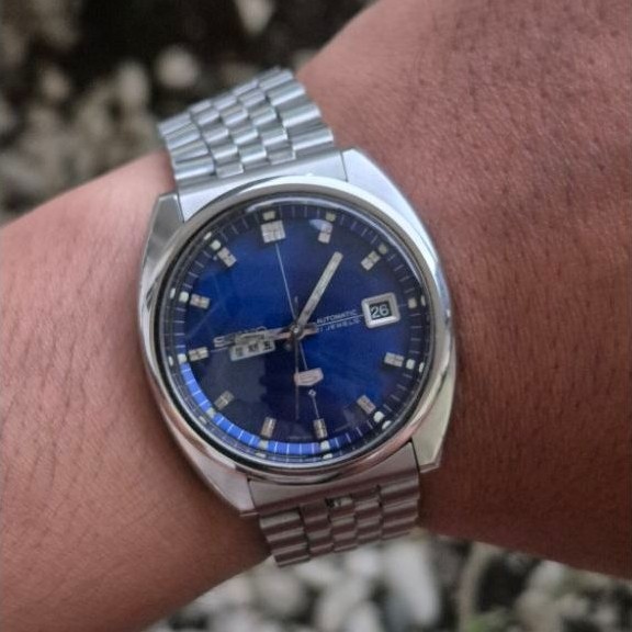 Seiko 5 6119 With a sunburst blue dial and separated date Japanese Domestic Market