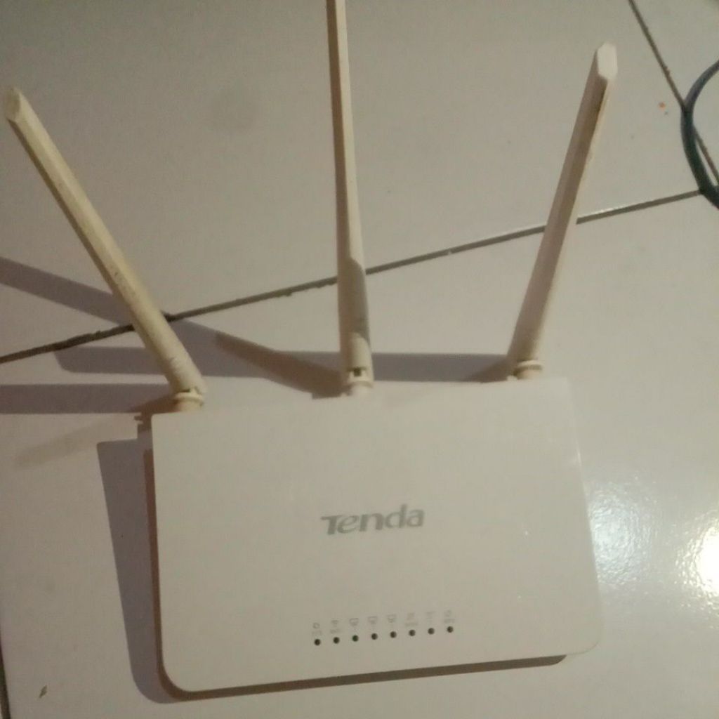 Router Tenda F6
