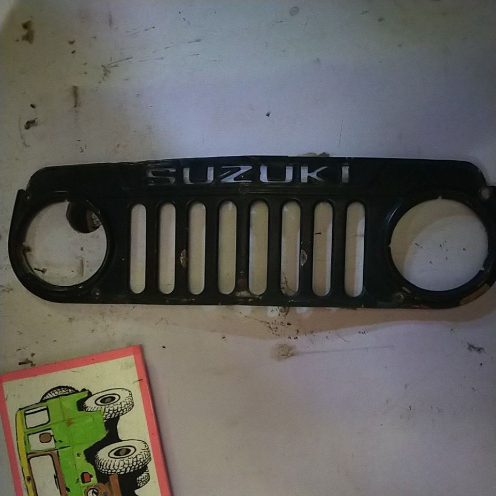 Gril Suzuki Jimny jangkrik lj80