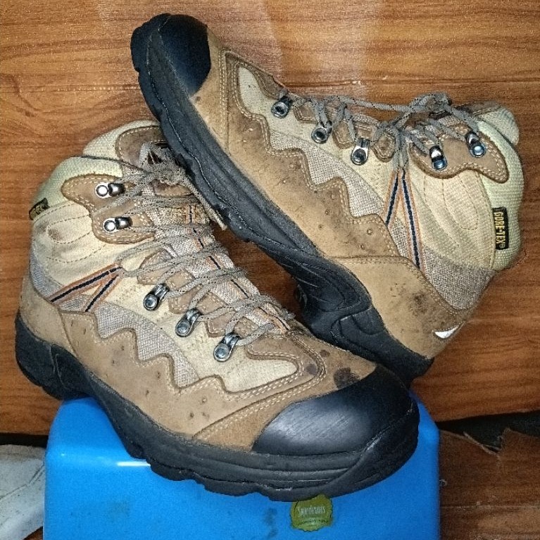 Sepatu Kulit BLACK YAK Goretex size 45