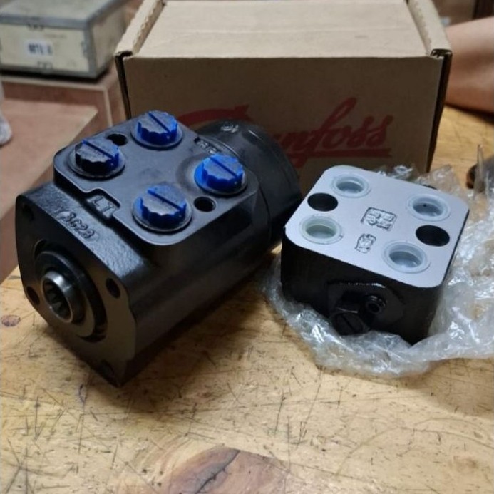 Steering valve assy Komatsu GD510 GD511 23A-40-11100 / 23A-40-11101 Eaton Danfoss