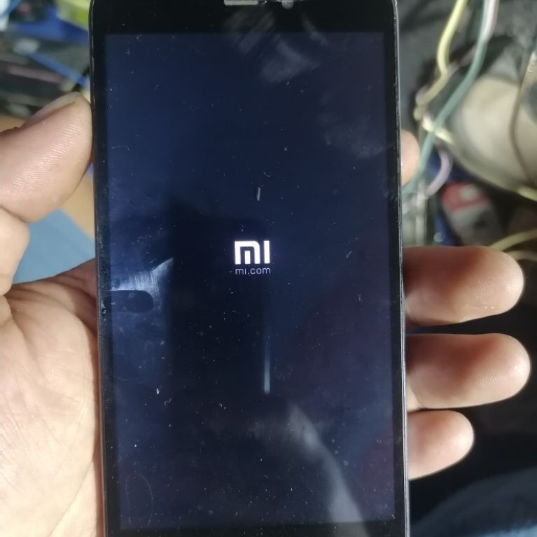 lcd xiomi 5a minus ada tompel dikit sentuh masih normal bonus kesing