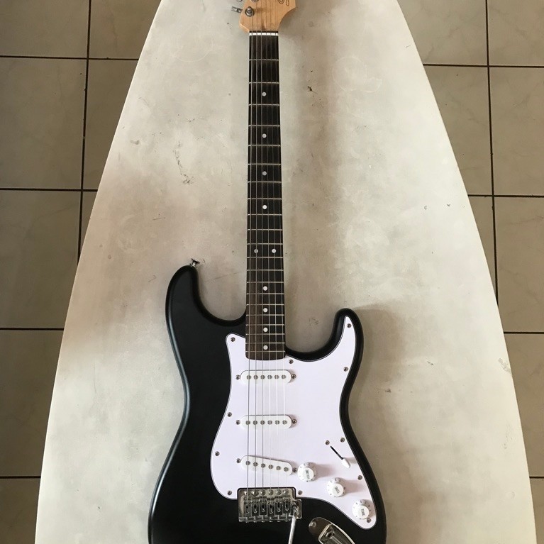 Squier Debut Series Stratocaster Black Second