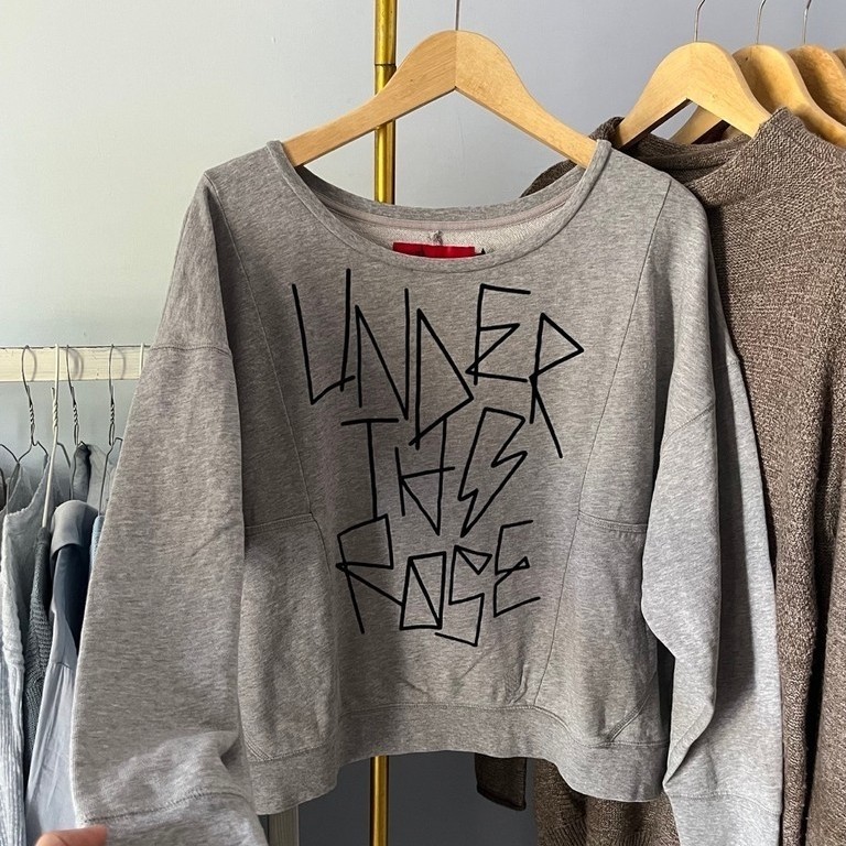 Sweater Crewneck Under the Rose Abu-Abu Wanita