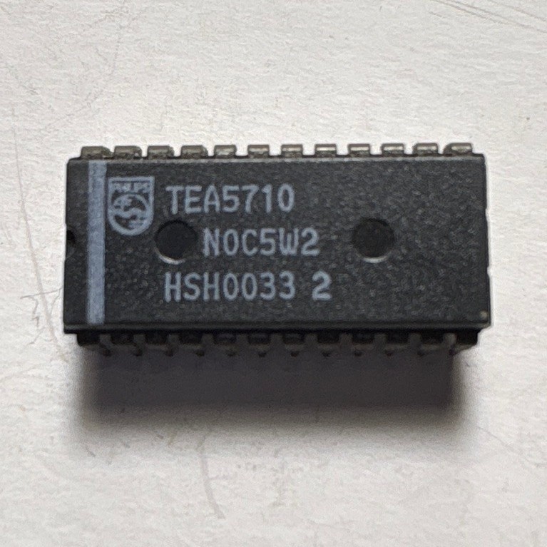 IC ORIGINAL TEA 5710 am/fm radio receiver