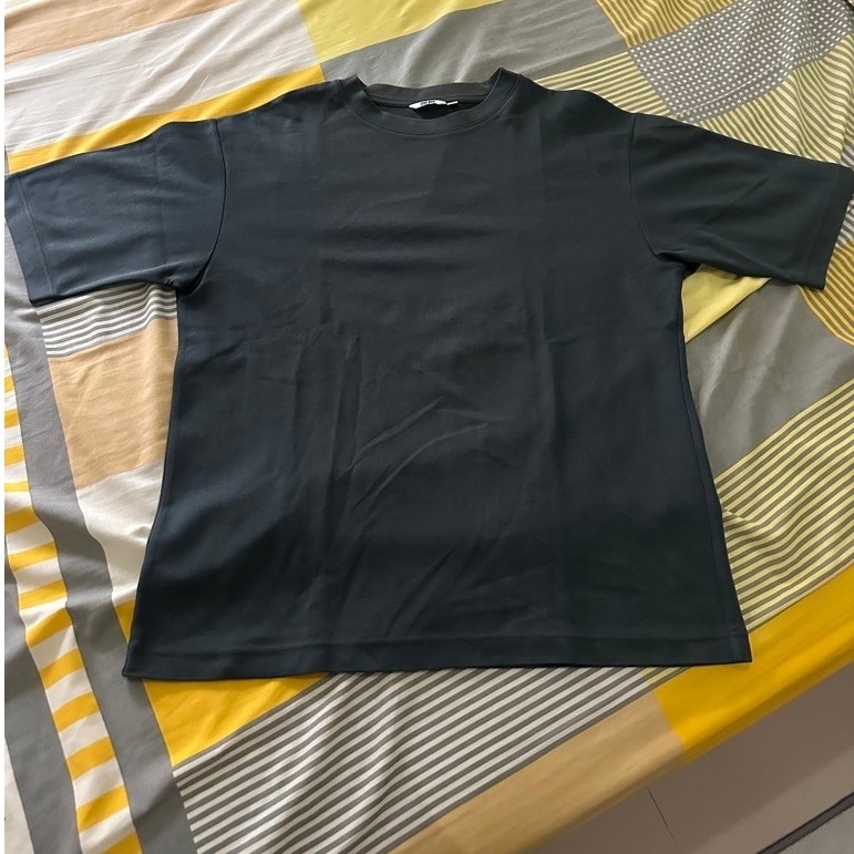 Kaos Uniqlo Oversized Hijau