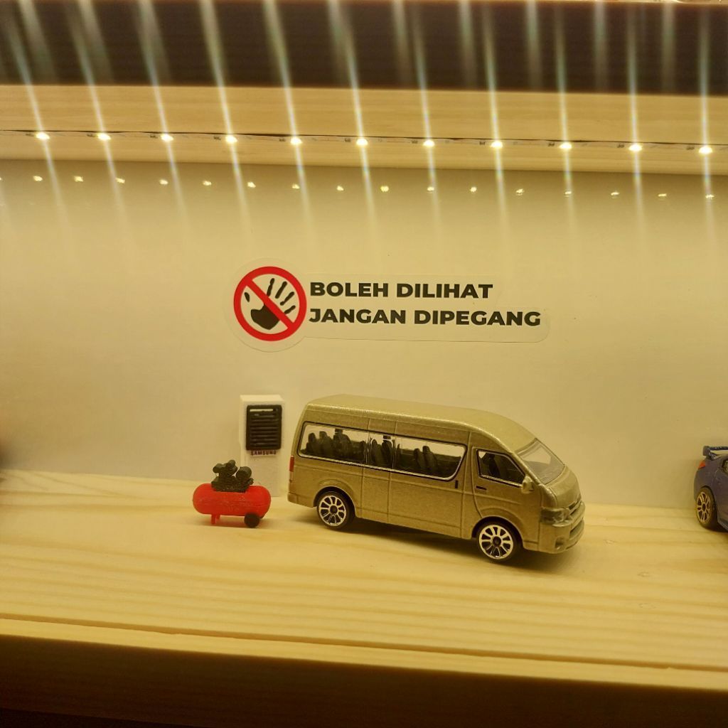 Diecast Majorette  Toyota Hiace warna Gold Series Losse
