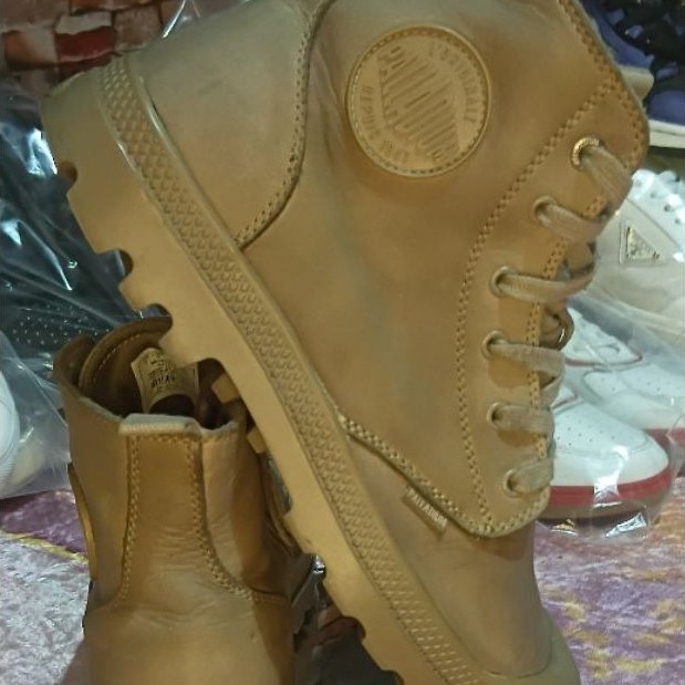 Sepatu Boot Preloved Ukuran 42 Kulit Zipper Palladium
