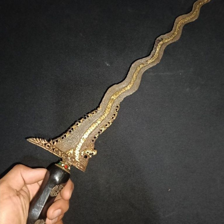 Keris Sepuh Nogo Kinatah