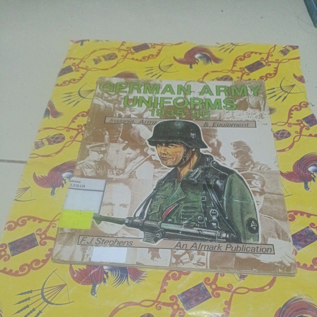 Buku import - GERMAN ARMY UNIFORMS 1935-45
