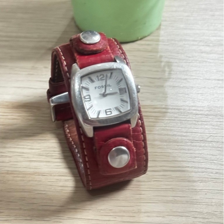 jam tangan cewe merah