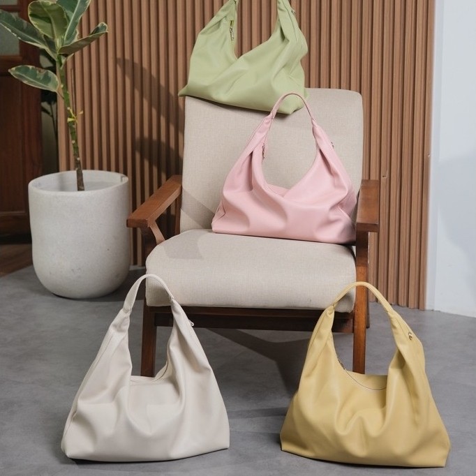 Una shoulder bag