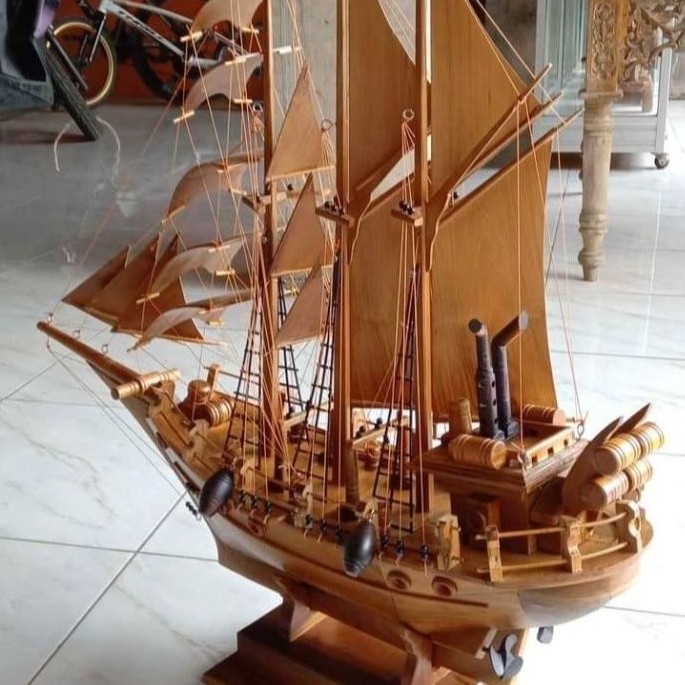 Miniatur Kapal Pinisi Phinisi Dewa Ruci Kayu Jati