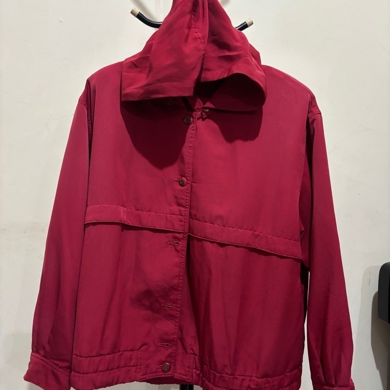 jaket merah nylon