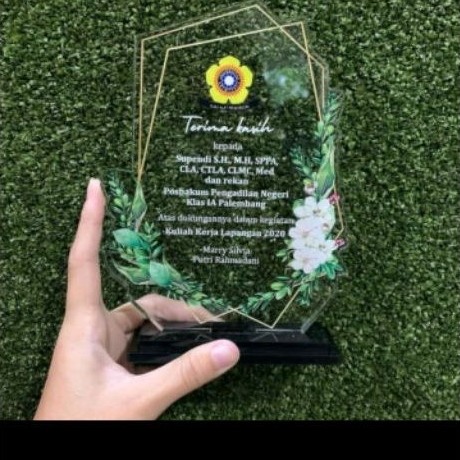 Plakat penghargaan, plakat wisuda, plakat custom