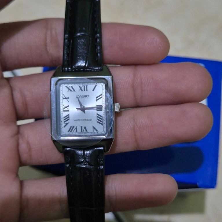Jam Tangan Wanita Casio Analog Kulit Hitam 22mm
