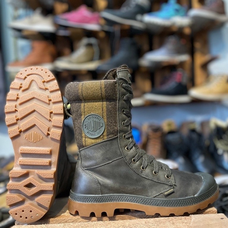 Sepatu  boot boots  - size 42 palladium