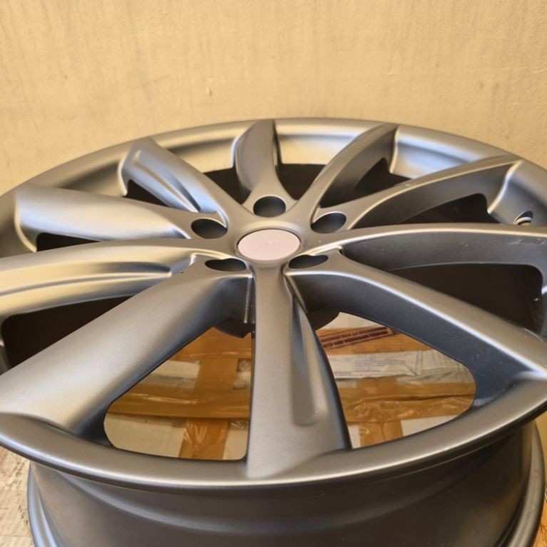 Velg 19 Inch innova reborn zenix 8.5 Offset 35