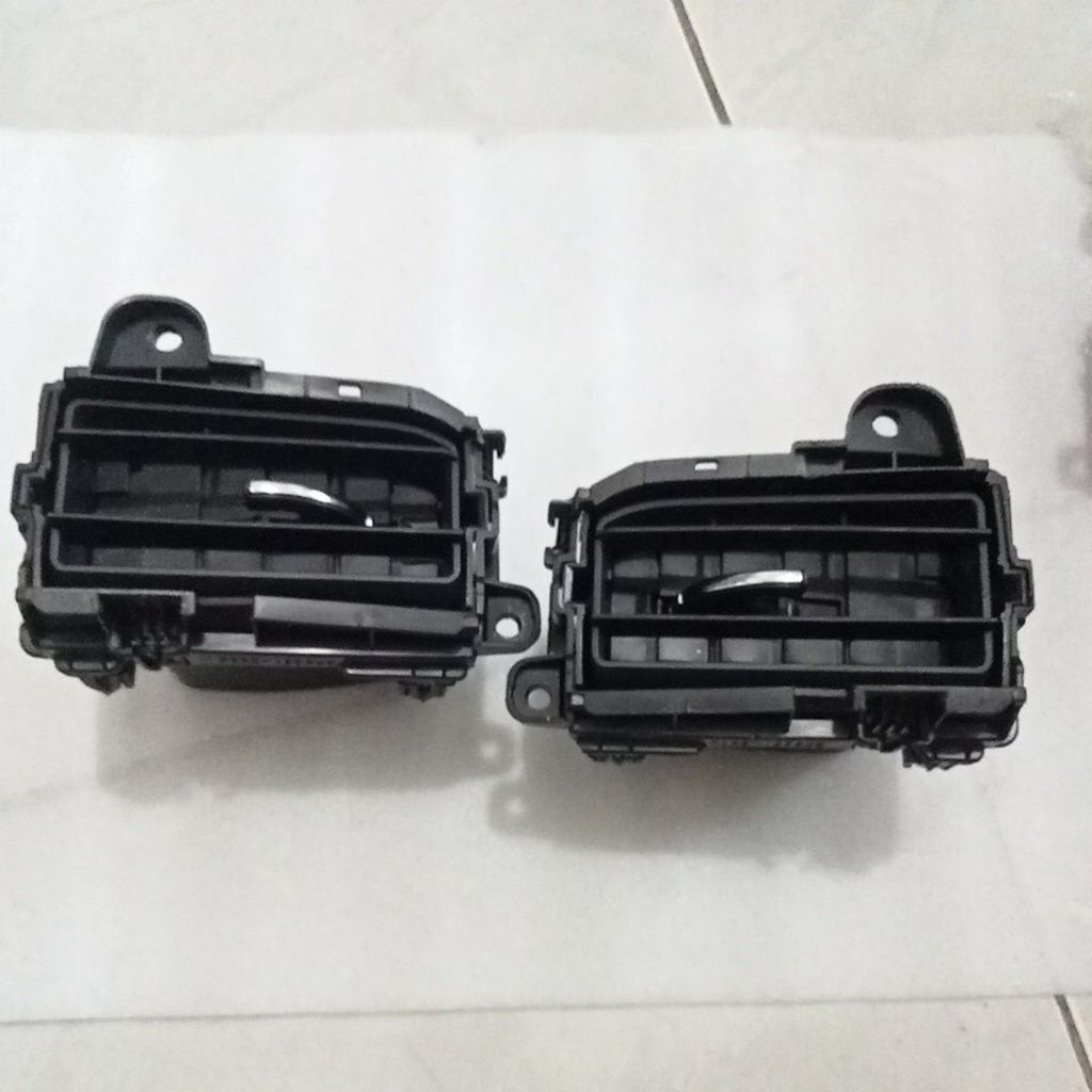 Kisi kisi AC bagian depan kanan dan kiri Toyota Avanza 2005, Agya , Ayla Original