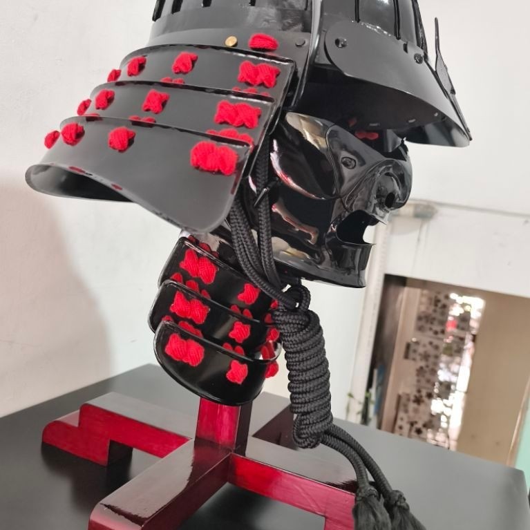 Kabuto Helmet plus menpo dengan stand bahan full besi