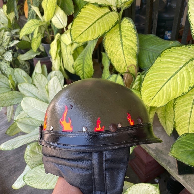 Helm Model Chips Vintage