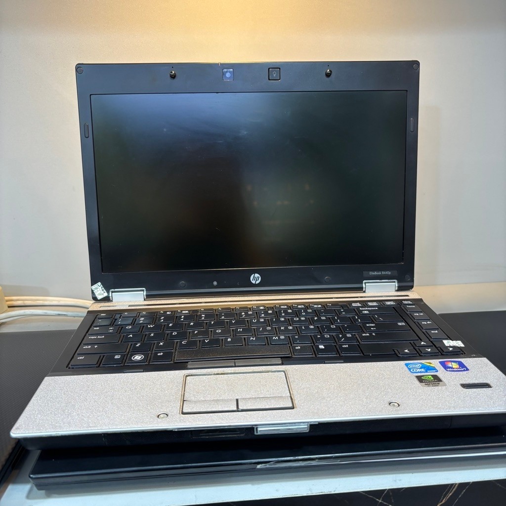 LAPTOP HP ELITEBOOK 8440P CORE I7-Q720 RAM 8GB SSD 256GB MURAH