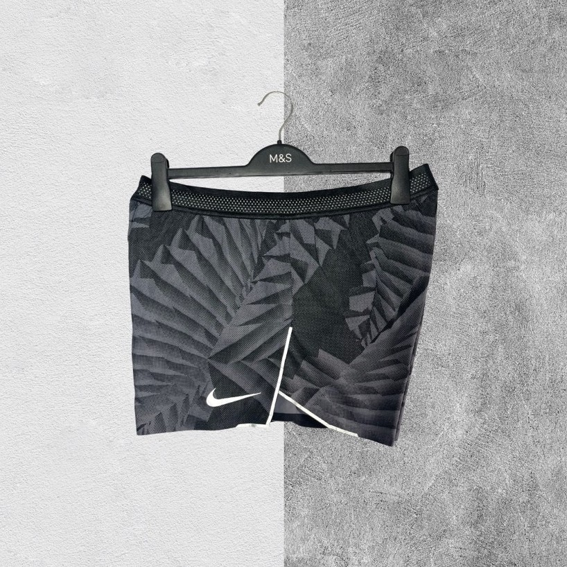 NIKE AEROSWIFT