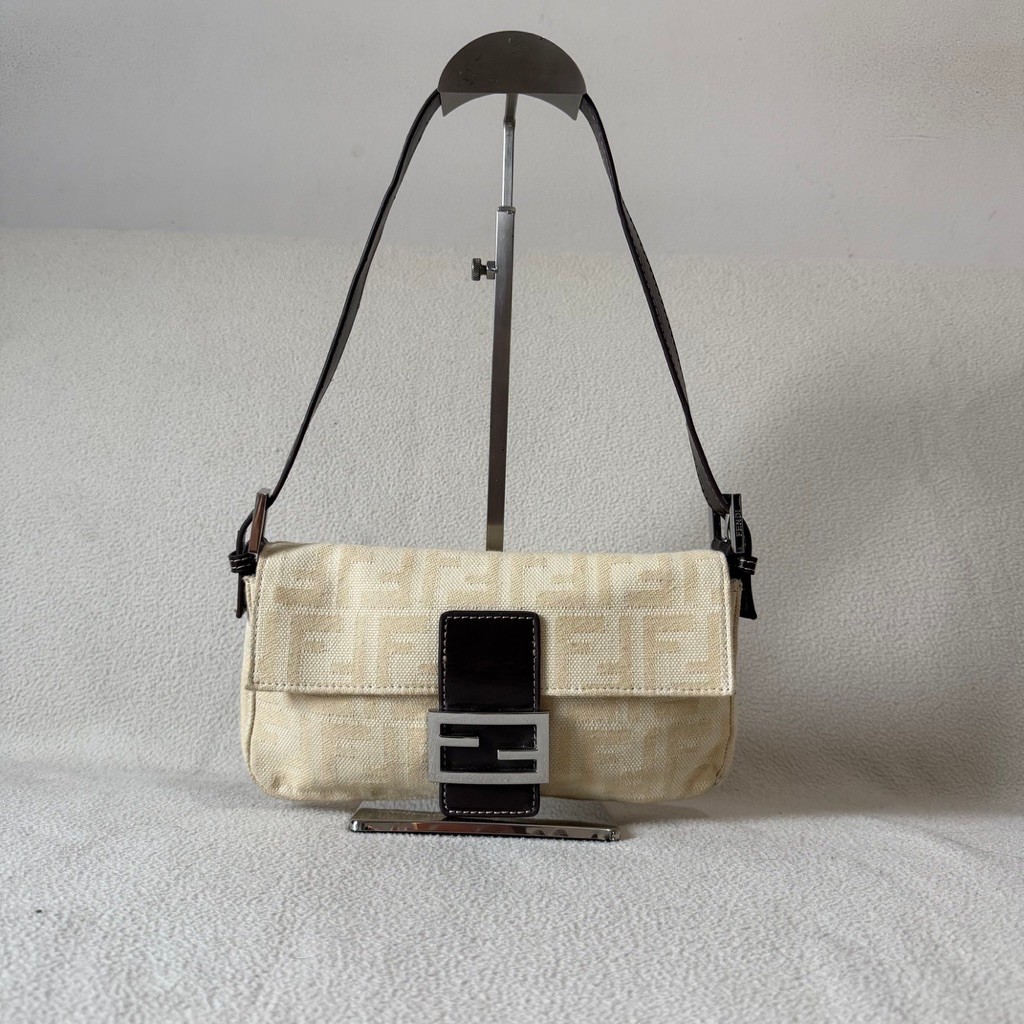 Preloved FF BEIGE ZUCCA BAGUETTE BAG