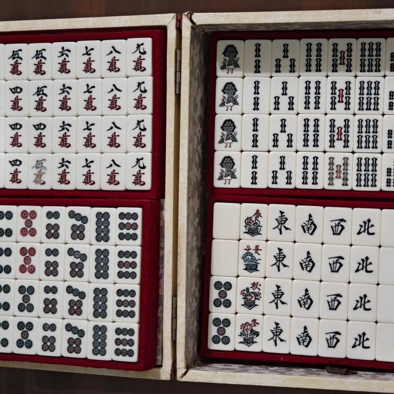 Vintage Riichi Japanese Mahjong Tiles Set