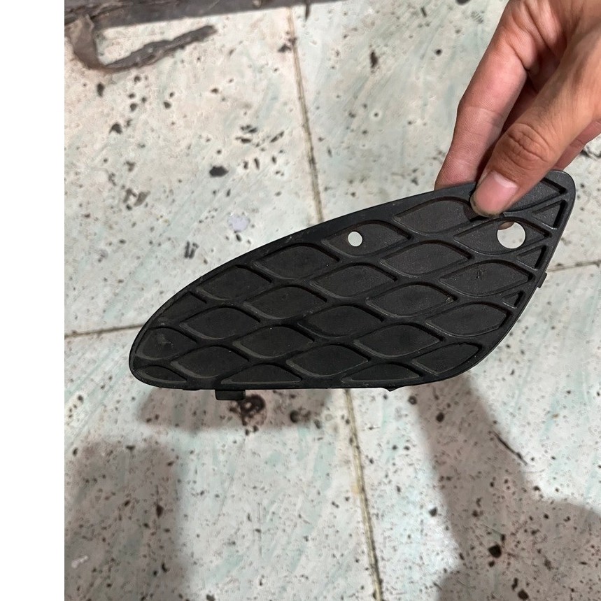 GRILL BUMPER DEPAN W211 ORIGINAL