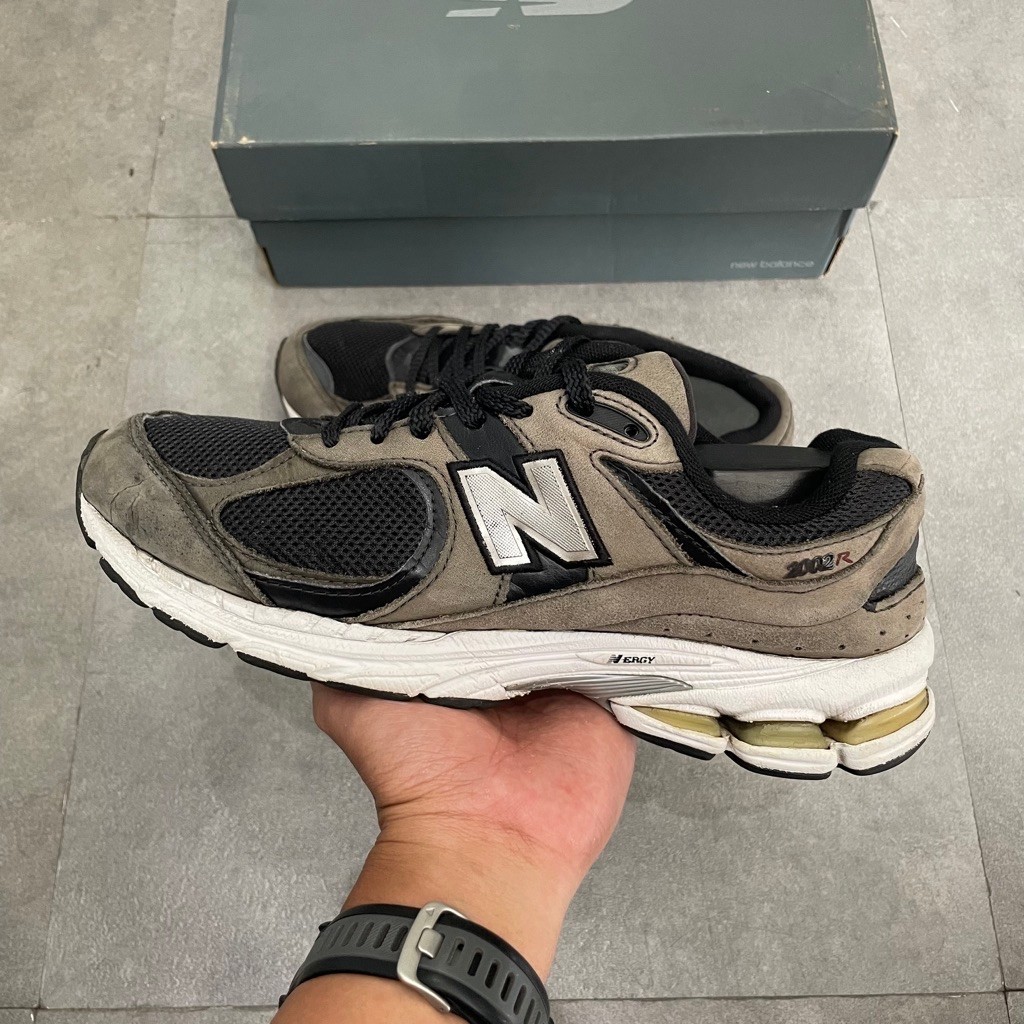 Nb 2002R Dark Grey #M1377