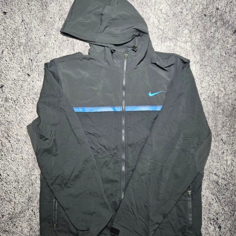 Jacket Outdoor Gunung NIKE