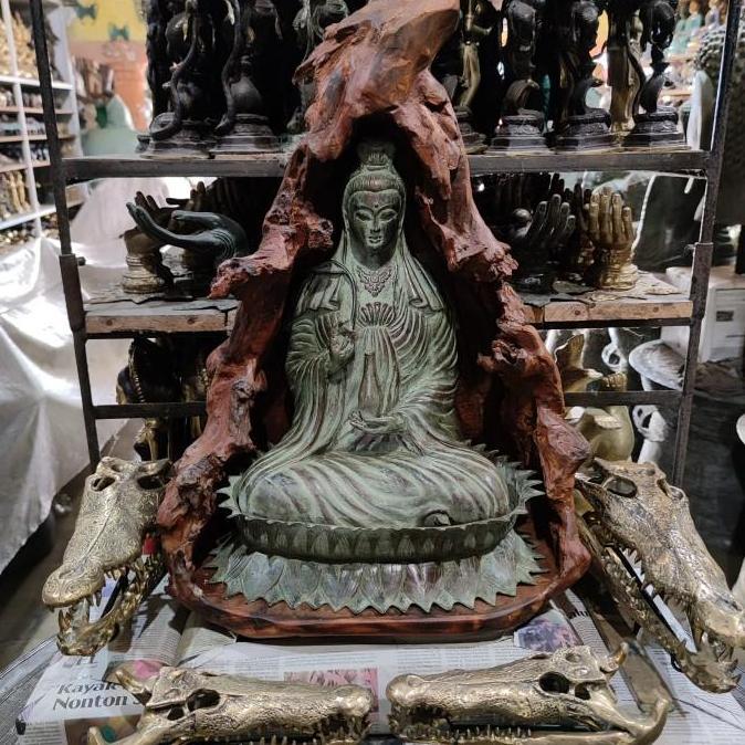 =+=+=+] kwan im statue