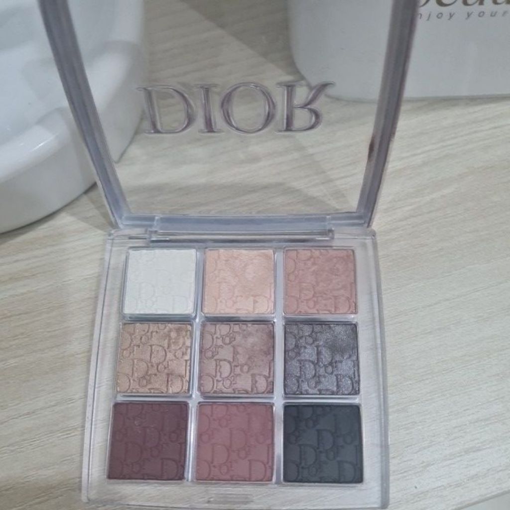 preloved eyeshadow dior original. include box.