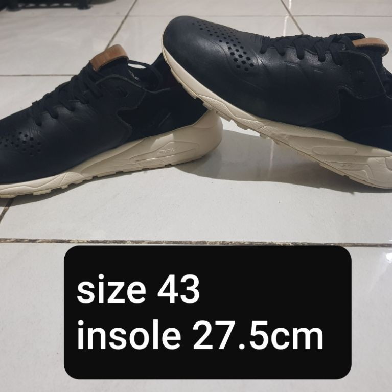 SepatuSneakerNB580